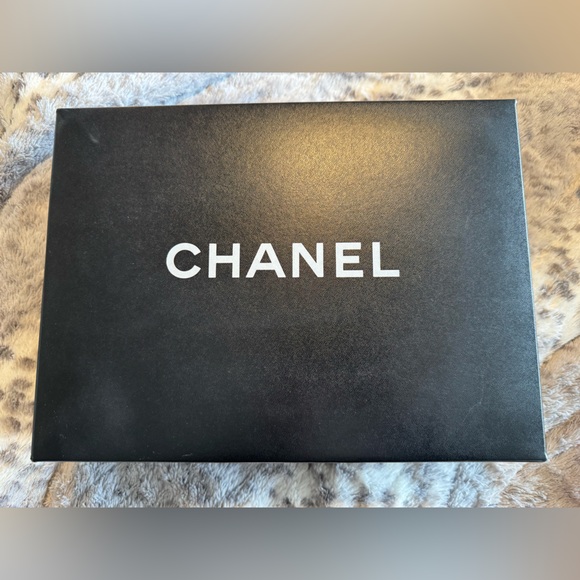 Chanel White ❄️ Caviar Leather East West Shoulder Bag - Picture 8 of 16